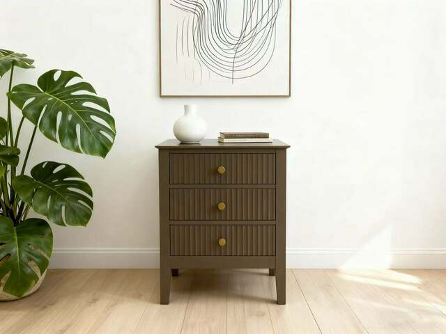 Zielona szafka nocna z Ryflowanymi frontami złote uchwyty