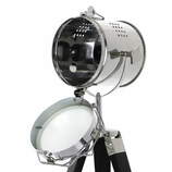 Zdjęcie do “Lampa na trójnogu ze stali chromowanej w kolorze czarnym 67cm”.