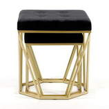 Zdjęcie do “Zestaw 2 puf Oktana z czarnym welurowym siedziskiem na złotym stelażu”.