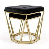 Zdjęcie do “Zestaw 2 puf Oktana z czarnym welurowym siedziskiem na złotym stelażu”.