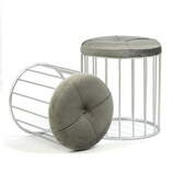 Zdjęcie do “Komplet puf Elba z szarym welurowym siedziskiem na srebrnej podstawie”.