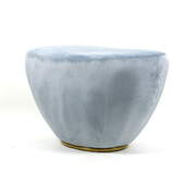 Zdjęcie do “Puf Delia szary na złotej podstawie welurowa”.