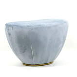 Zdjęcie do “Puf Delia szary na złotej podstawie welurowa”.