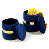 Zdjęcie do “Komplet granatowych welurowych puf ze złotą chromowaną obręczą ”.