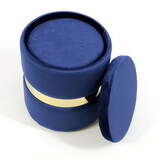 Zdjęcie do “Komplet granatowych welurowych puf ze złotą chromowaną obręczą ”.