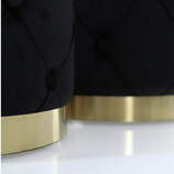Zdjęcie do “Zestaw puf z pojemnikiem w kolorze czarnym na złotej podstawie”.