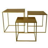 Zdjęcie do “Komplet trzech metalowych stolików w kolorze złotym 45/40/35cm”.