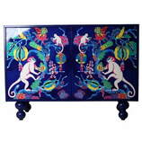 Zdjęcie do “Komoda granatowa dwudrzwiowa z kolorowym wzorem Jungle”.