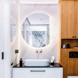 Zdjęcie do “Lustro LED 70cm okrągłe ścięty bok z włącznikiem”.